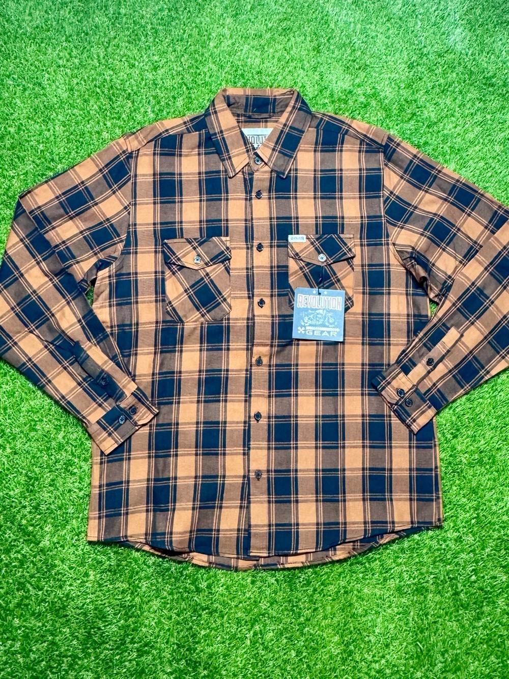 Revolution Gear Men's Plaid Flannel Long Sleeve Button-Up Shirt L Brown Black